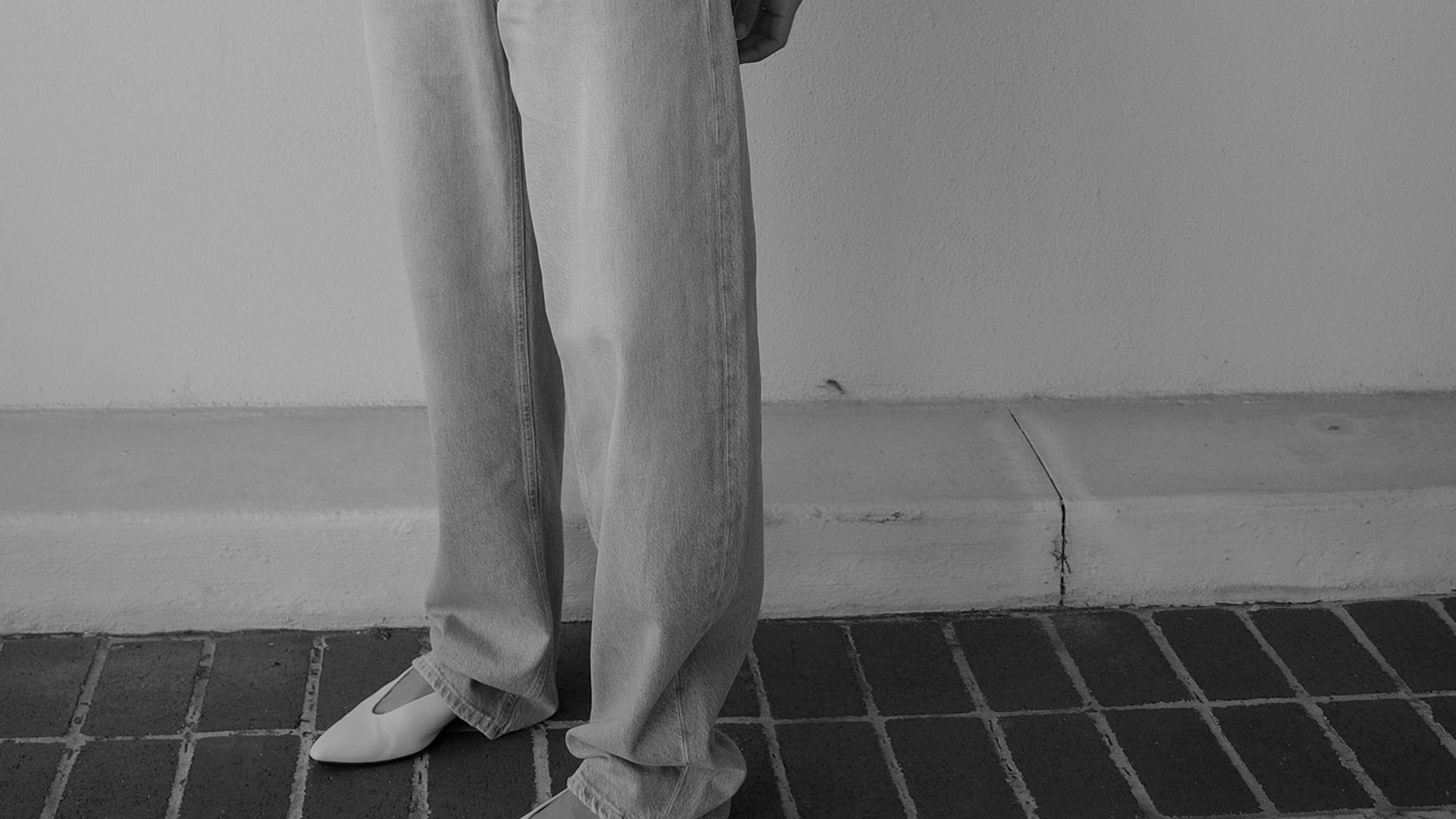 woman wearing jeans and ballet flats