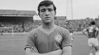 English footballer Terry Venables, a midfielder with Chelsea football club on the day of a match in London on August 24th, 1960. Chelsea are playing against Leicester City. (Photo by Evening Standard/Hulton Archive/Getty Images)