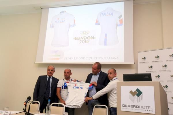 The Italian national jersey is presented in London for the Olympic Games
