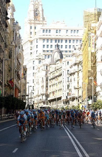 Team Astana lead into Madrid