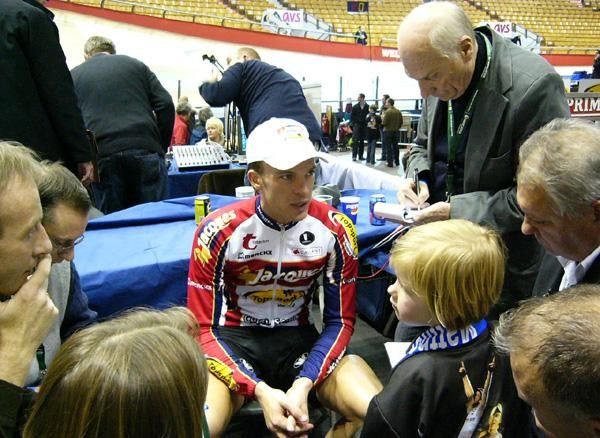 Iljo Keisse meets the press after his win in the 2007 Gent Six Day with Germany's Robert Bartko