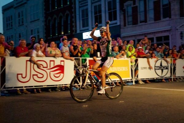 Janel Holcomb (Colavita) wins the Sunny King criterium