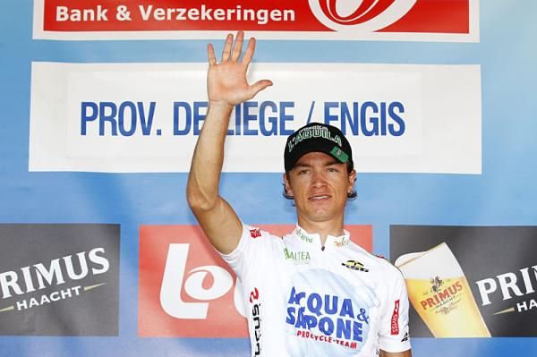 Carlos Alberto Betancur Gomez (Acqua &amp; Sapone) on the podium