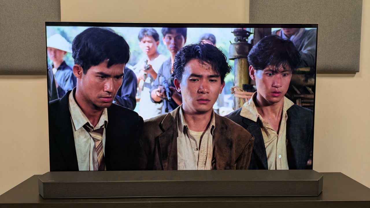 Bullet In The Head (1990) 4K Blu-ray on LG G5 showing Paul, Ben and Frank