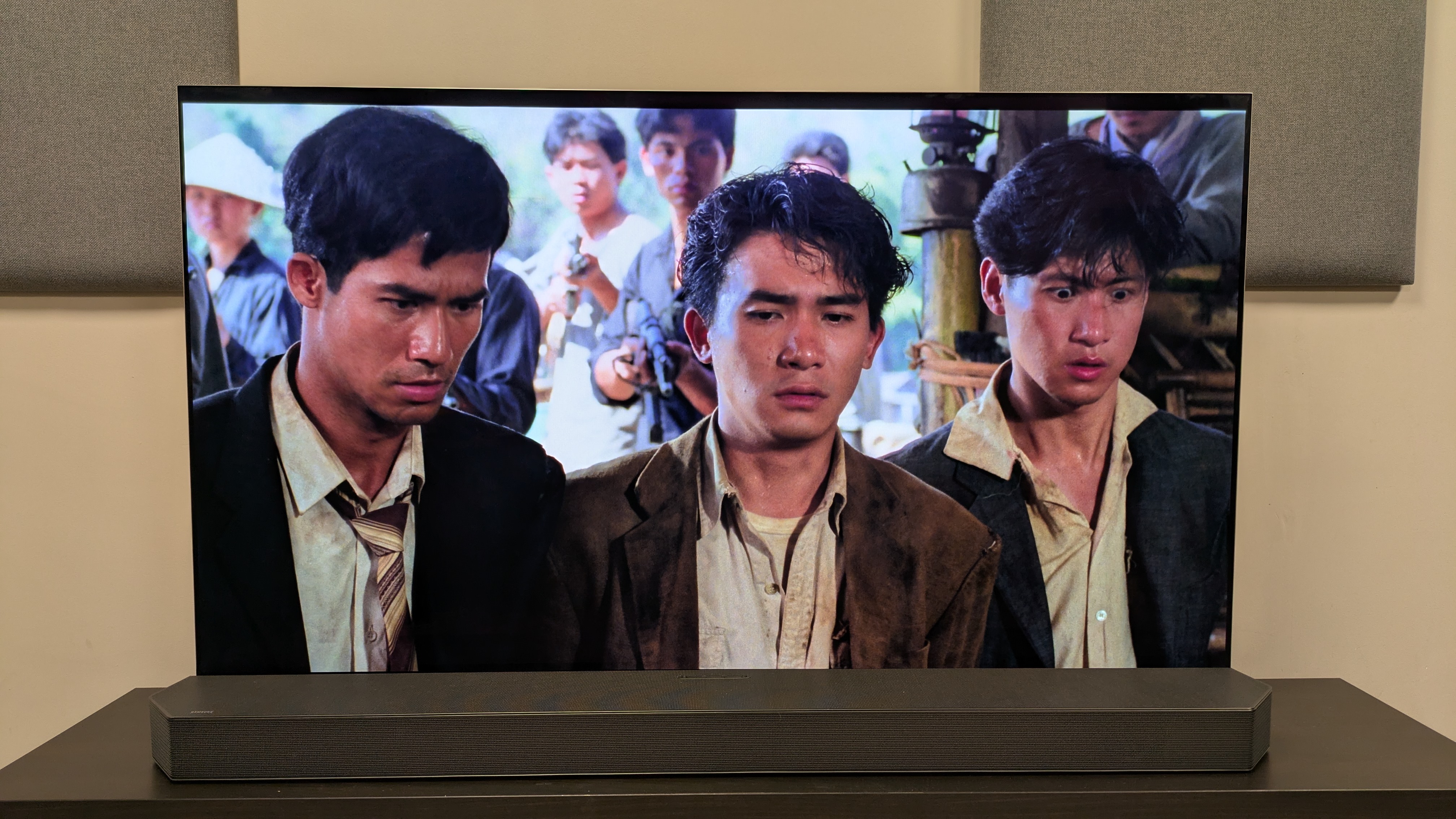 Bullet In The Head (1990) 4K Blu-ray on LG G5 showing Paul, Ben and Frank 