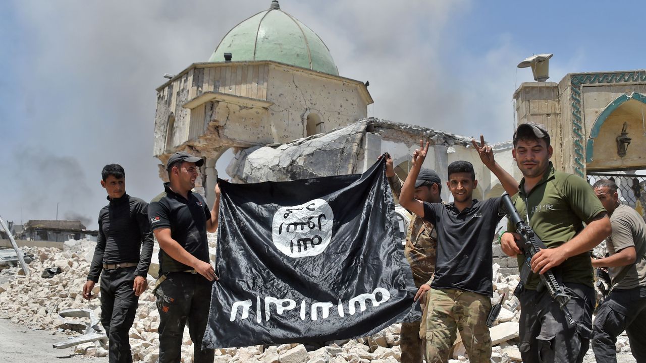 Members of the Iraqi Counter-Terrorism Service celebrate the defeat of Islamic State in Mosul