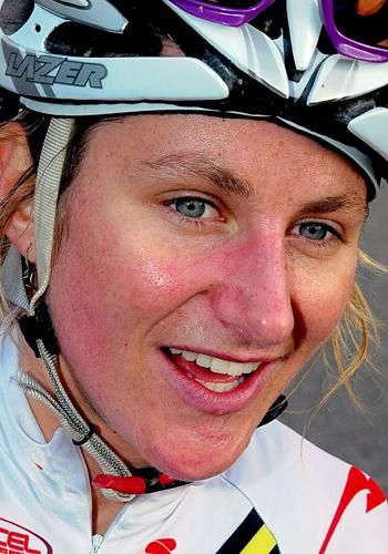 Amy Dombroski (Schlamm Clement Primus Mootry) after winning her second race of the weekend.