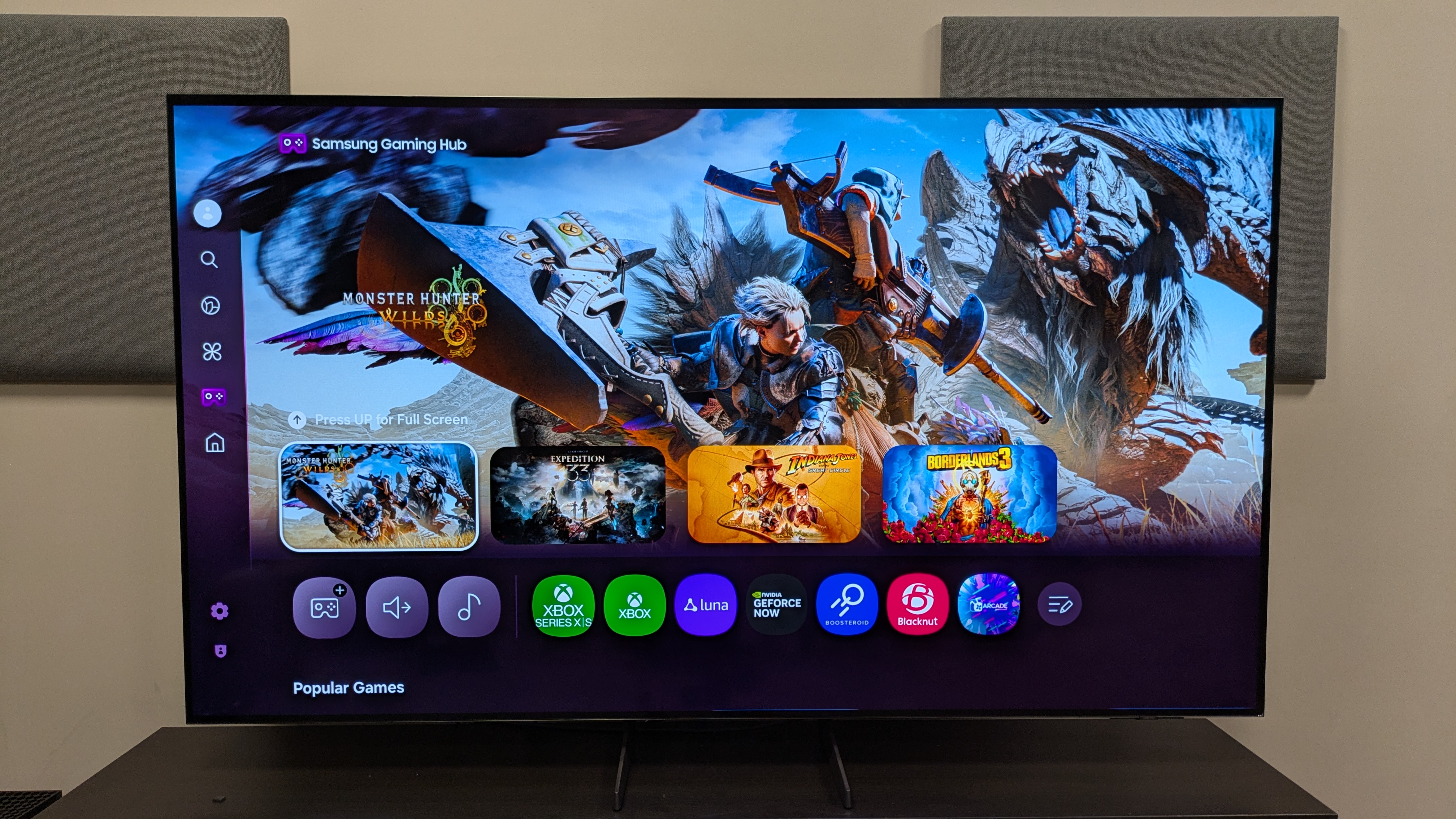 Samsung S85F with Gaming Hub on screen