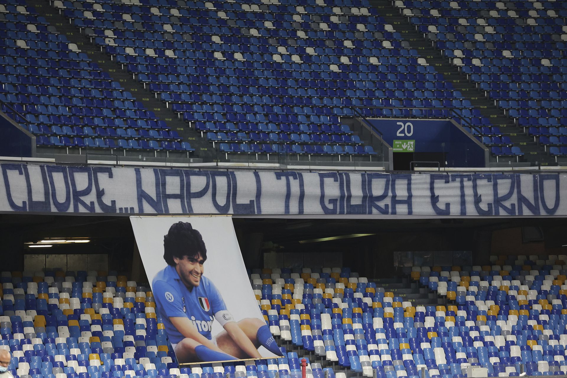 Диего армандо марадона. Диего неаполь. Диего армандо марадона наполи. Марадона в неаполе. Марадона наполи.