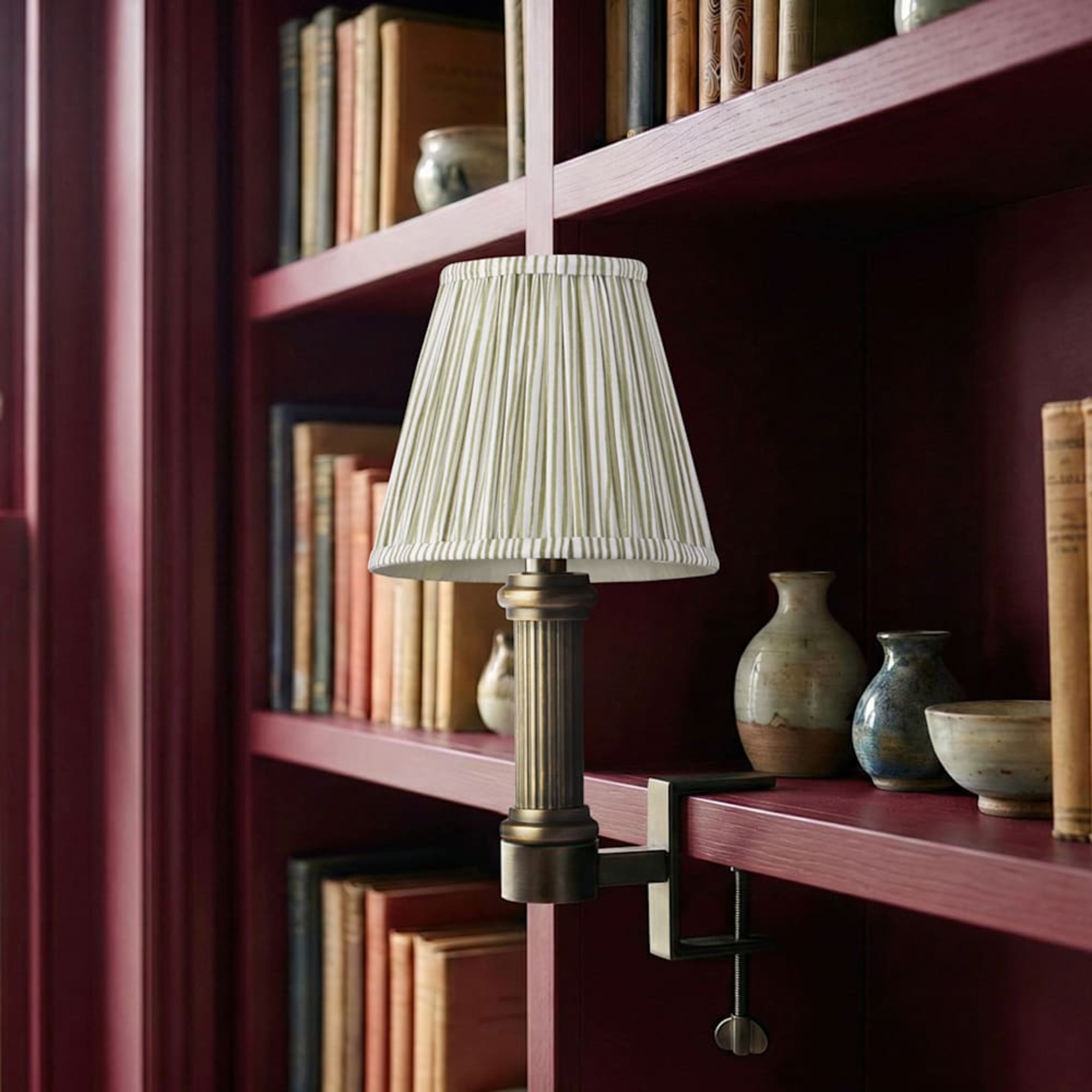 Pooky bronte rechargeable bookshelf light