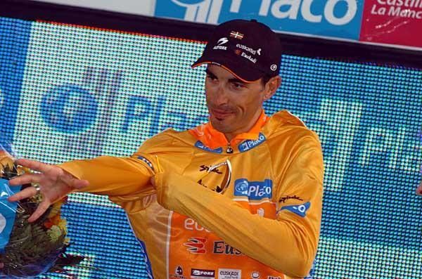 Egoi Martinez (Eustaltel-Euskadi) gets another golded jersey.
