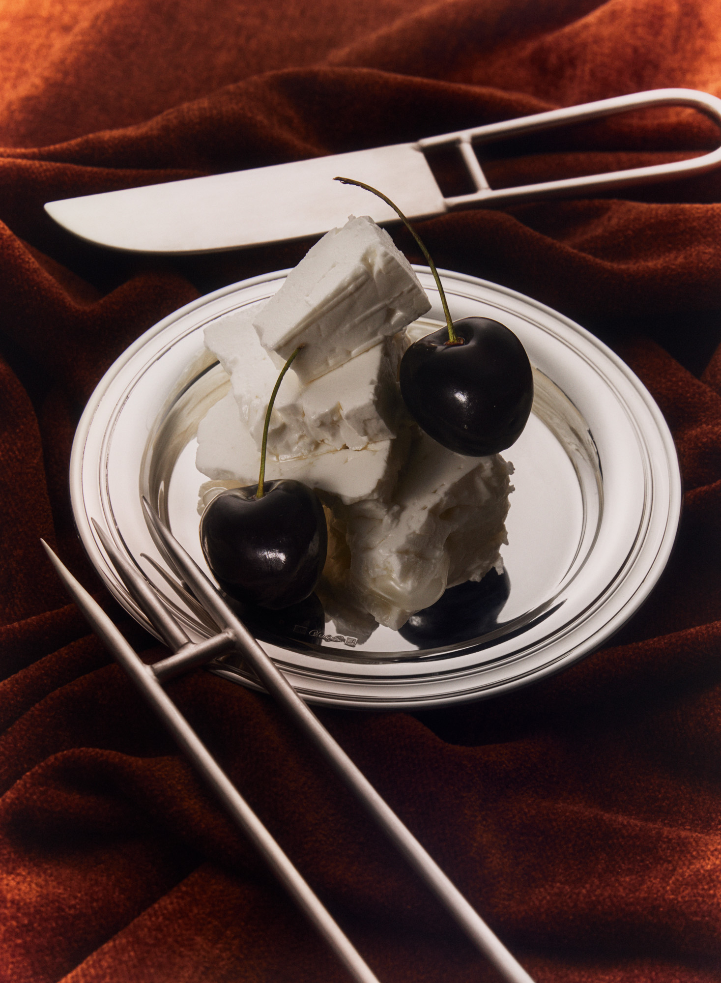 silvery tableware