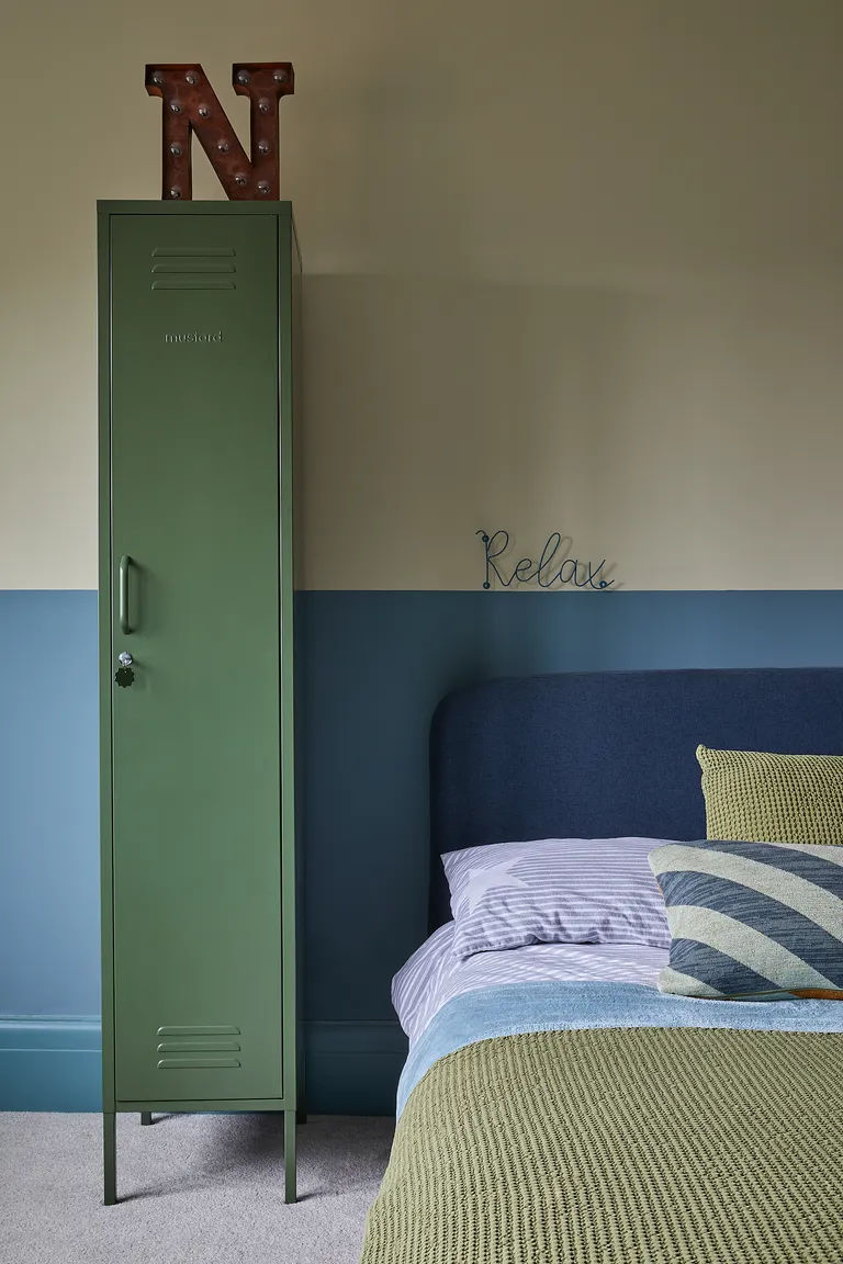 A kids bedroom with two tone wall paint