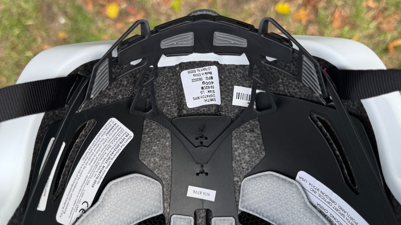 Lateral cradle adjustment on the Smith Dispatch helmet