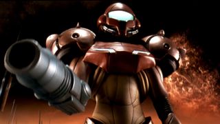 Ein Darsteller, der den Anzug von Samus Aran, der Protagonistin der Metroid-Spiele, trägt.
