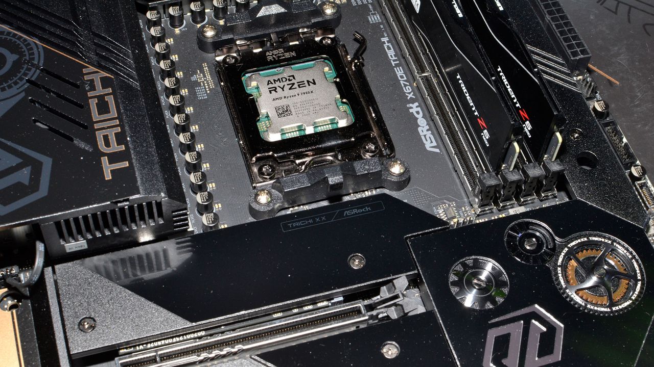 AMD Radeon RX 7900 XTX and XT
