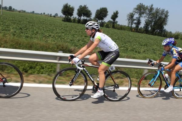 Annemiek Van Vleuten (Nederland Bloeit) is finishing steadily every day