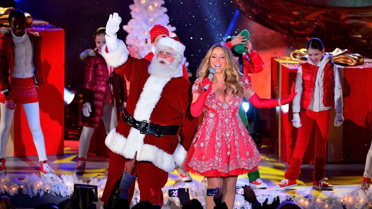 Mariah Carey performs at Rockefeller Centre in New York, 2012