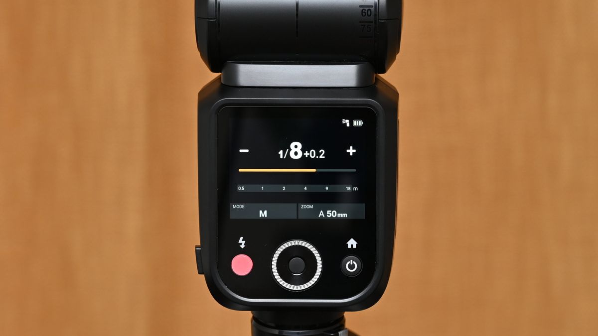 Godox V100 flashgun color touchscreen