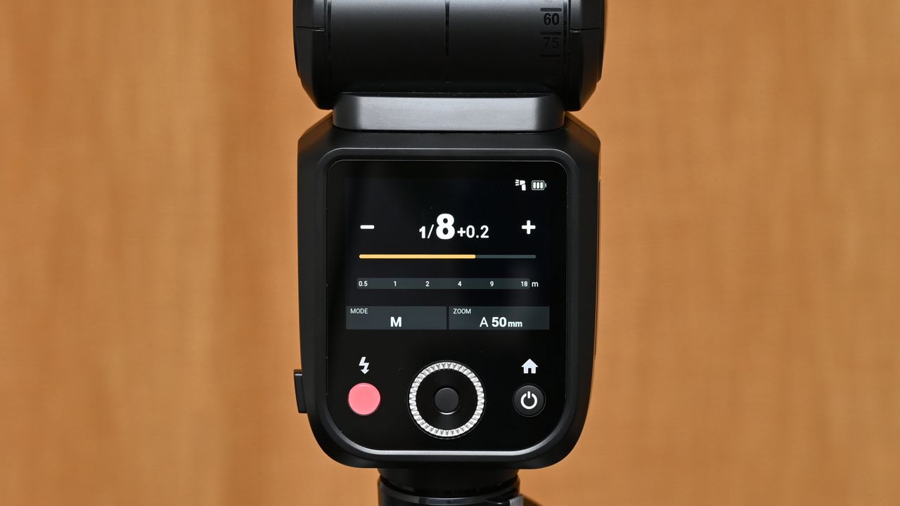 Godox V100 flashgun color touchscreen