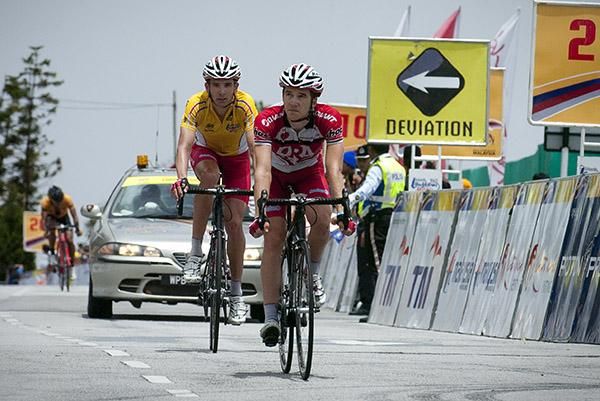 Adam Semple brings home the yellow jersey of Drapac Cycling teammate Darren Lapthorne after a difficult time in the saddle for the Australian pair.