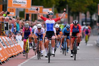 Boels Ladies Tour: Lorena Wiebes wins stage 1