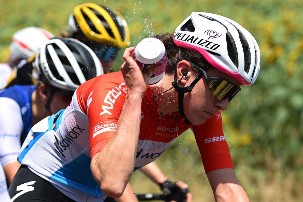 Christine Majerus (SDWorx) tries to cool herself down during stage four of the 2022 Giro Donne