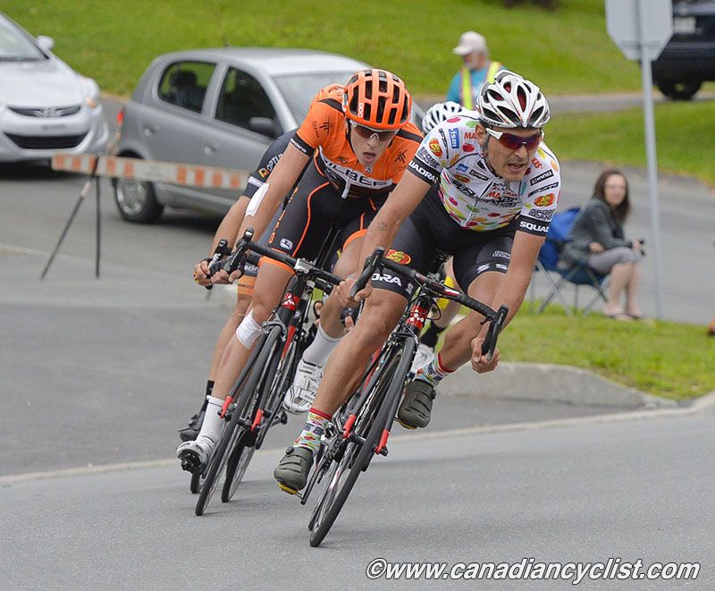 Angus Morton (Jelly Belly p/b Maxxis) leads the break.