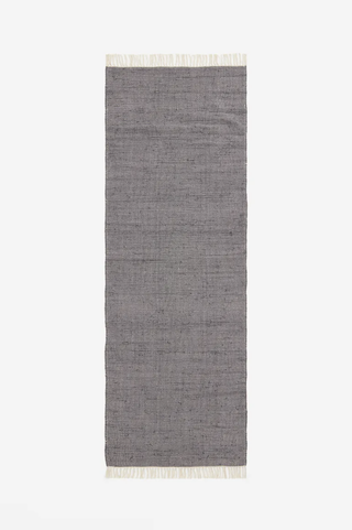 Cotton rag rug in gray from H&M Home.