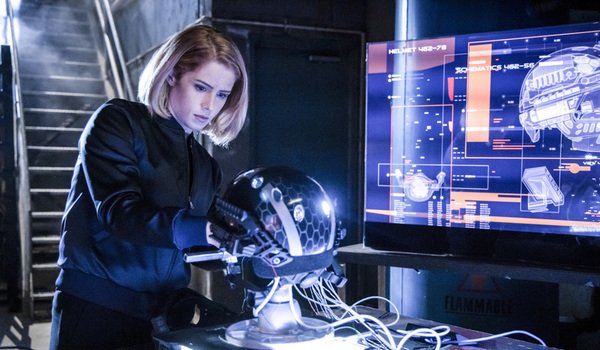 arrow season 7 felicity smoak flash forward emily bett rickards
