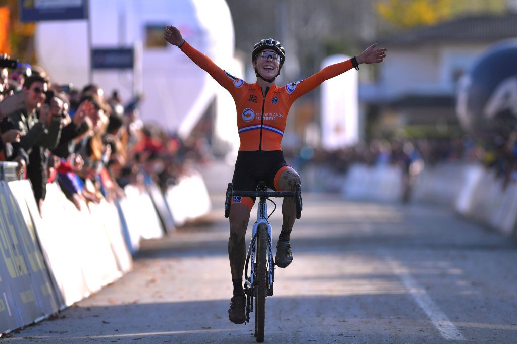 Kastelijn celebrates her almost flag-to-flag victory
