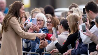 Kate Middleton - Princess Anne avoids shaking hands