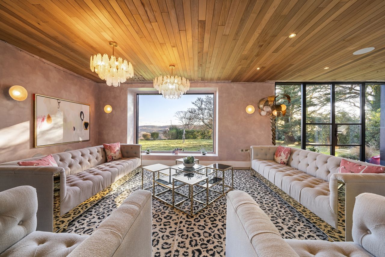 Images of the interiors and exteriors of Broad Oak in East Sussex