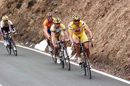 Andrea Tafi and Francesco Casagrande trying to keep clear