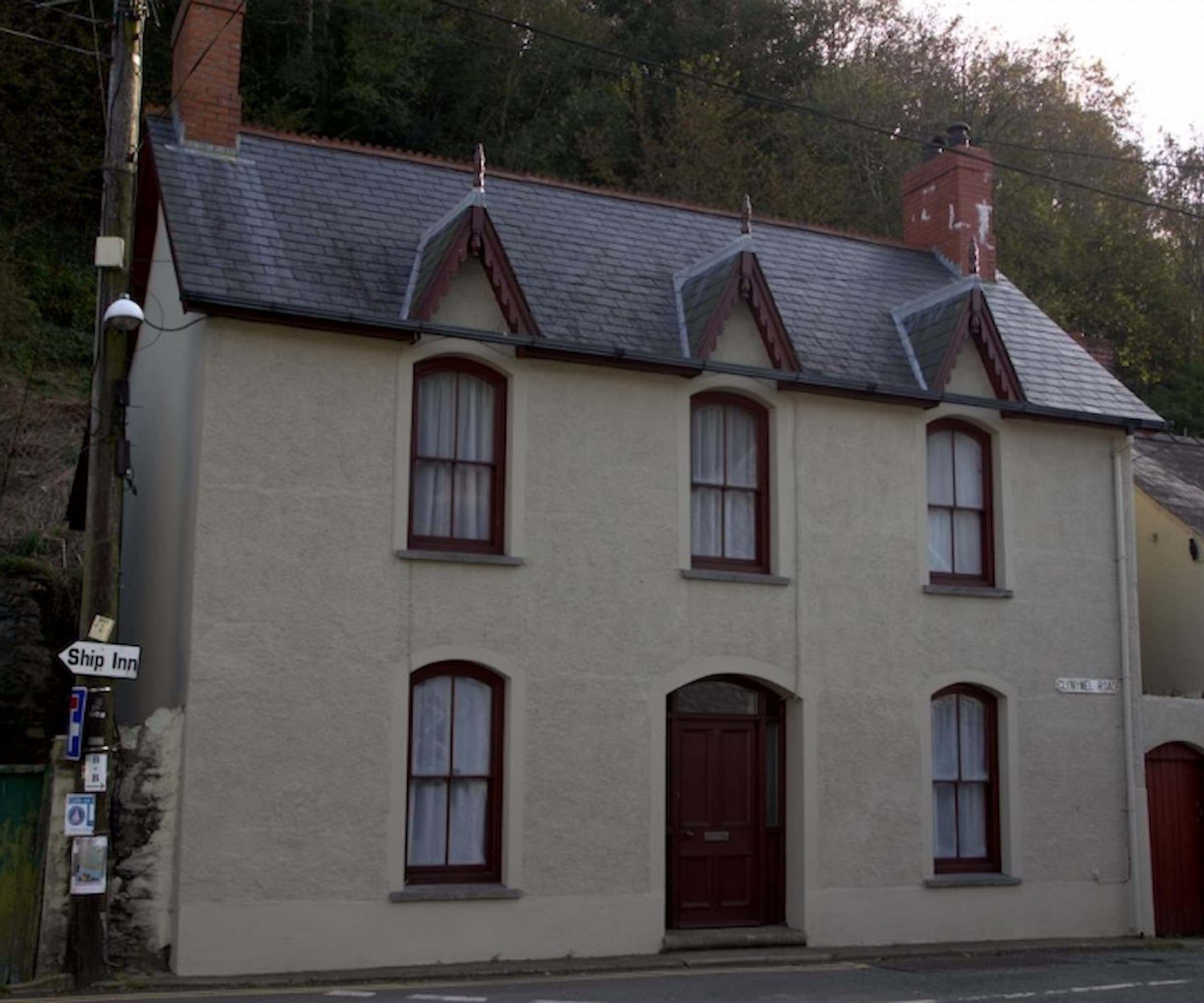 A listed building with a lean-to extension on its side