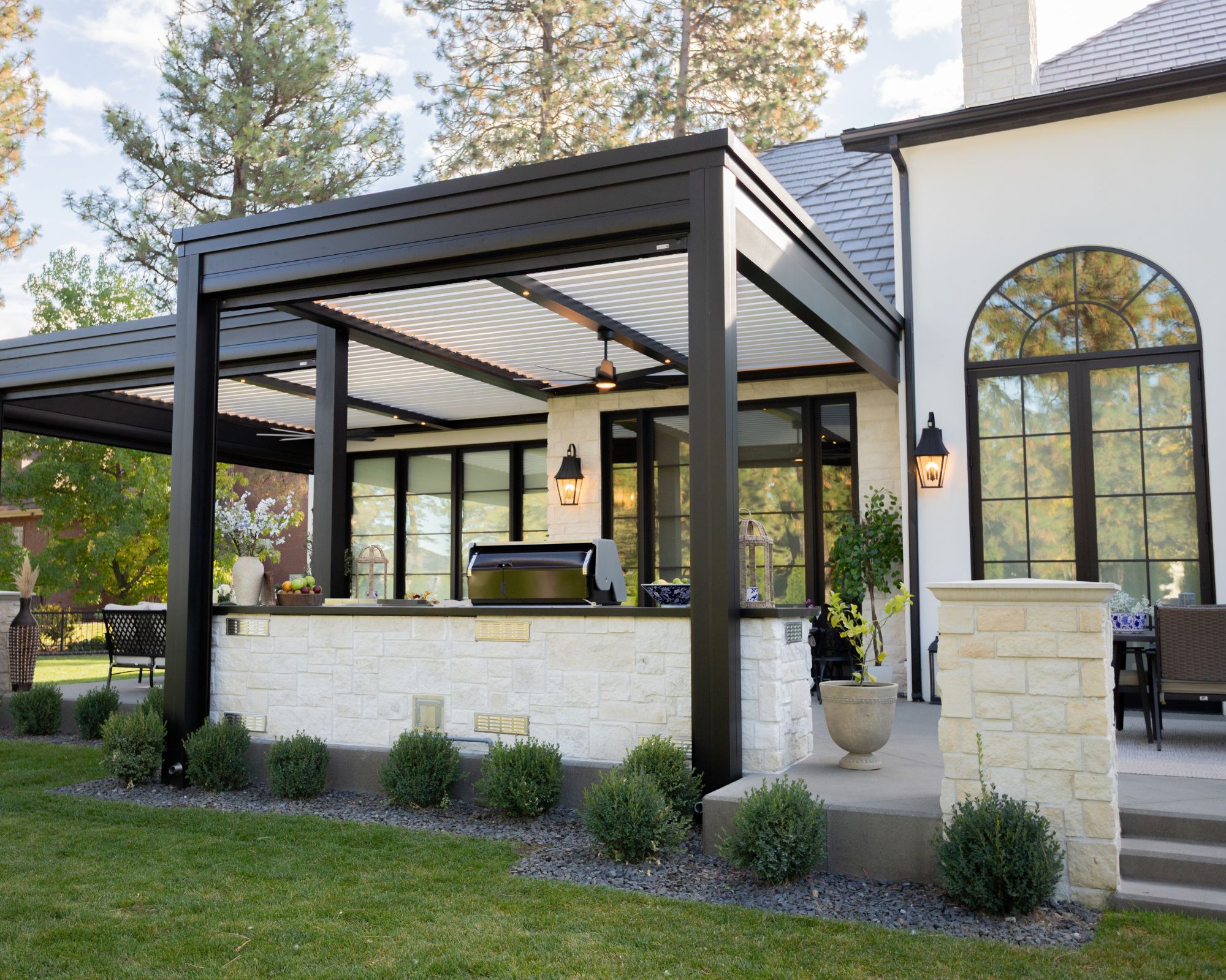 David Henrie pergola