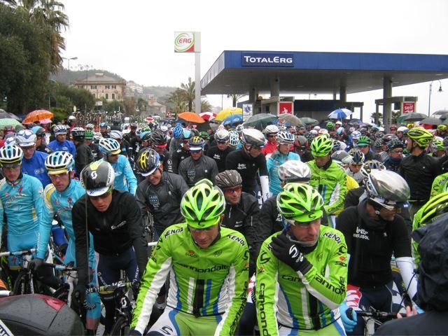 Cannondale Factory Racing riders lined up for the re-start.