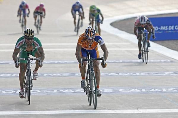 Flecha takes second