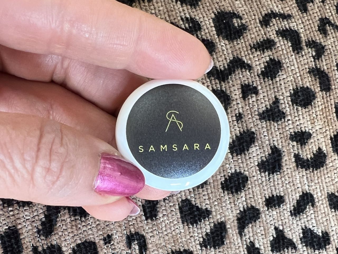 Samsara Tag Smart Airtag Luggage Lifestyle Closeup Sticker
