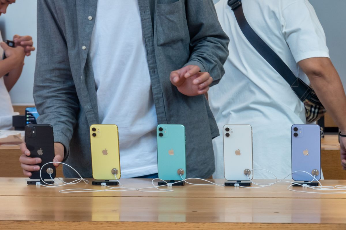 iPhone 11 Apple store colors