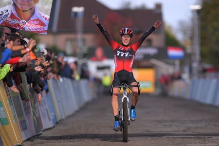 Yara Kastelijn (777) wins the elite women's Telenet Superprestige Gavere race