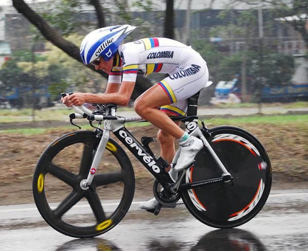 Experienced Colombian Maria Luisa Calle won the women's time trial.