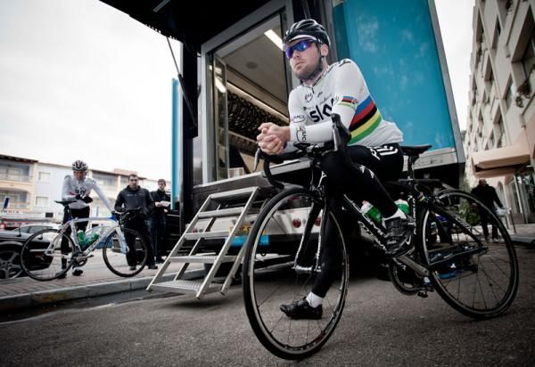 Mark Cavendish in his rainbow jersey