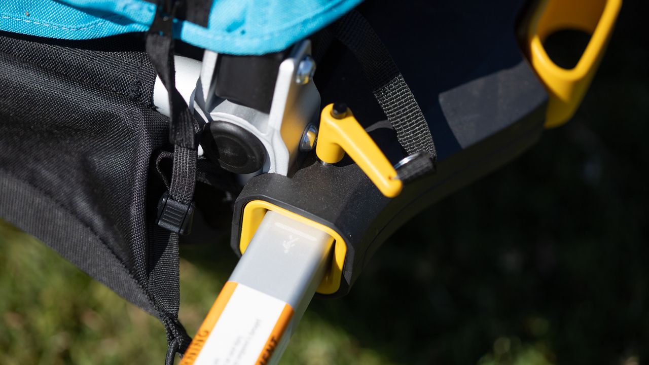 Burley D&rsquo;Lite X bike trailer safety trap
