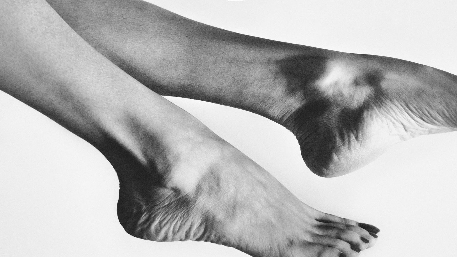 Is Going Barefoot Bad for Your Feet? A Podiatrist Weighs In Marie Claire