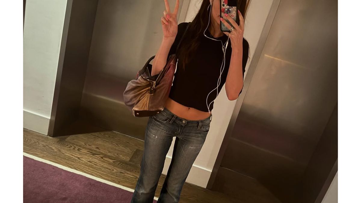 Cool Fashion Girls Who Live in L.A. Are Choosing This Strikingly Similar Y2K Staple Over Skinny Jeans