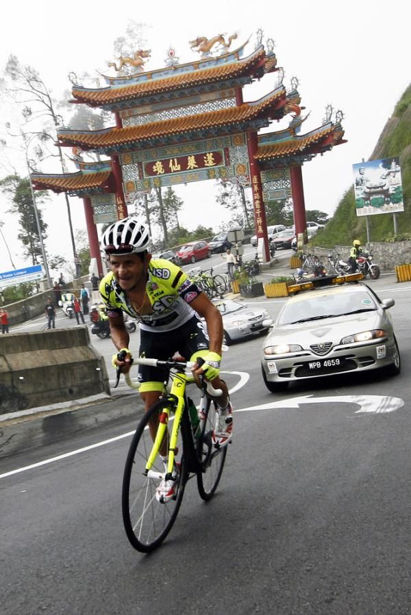 Rujano attacked hard and fast on the climb to Genting Highlands