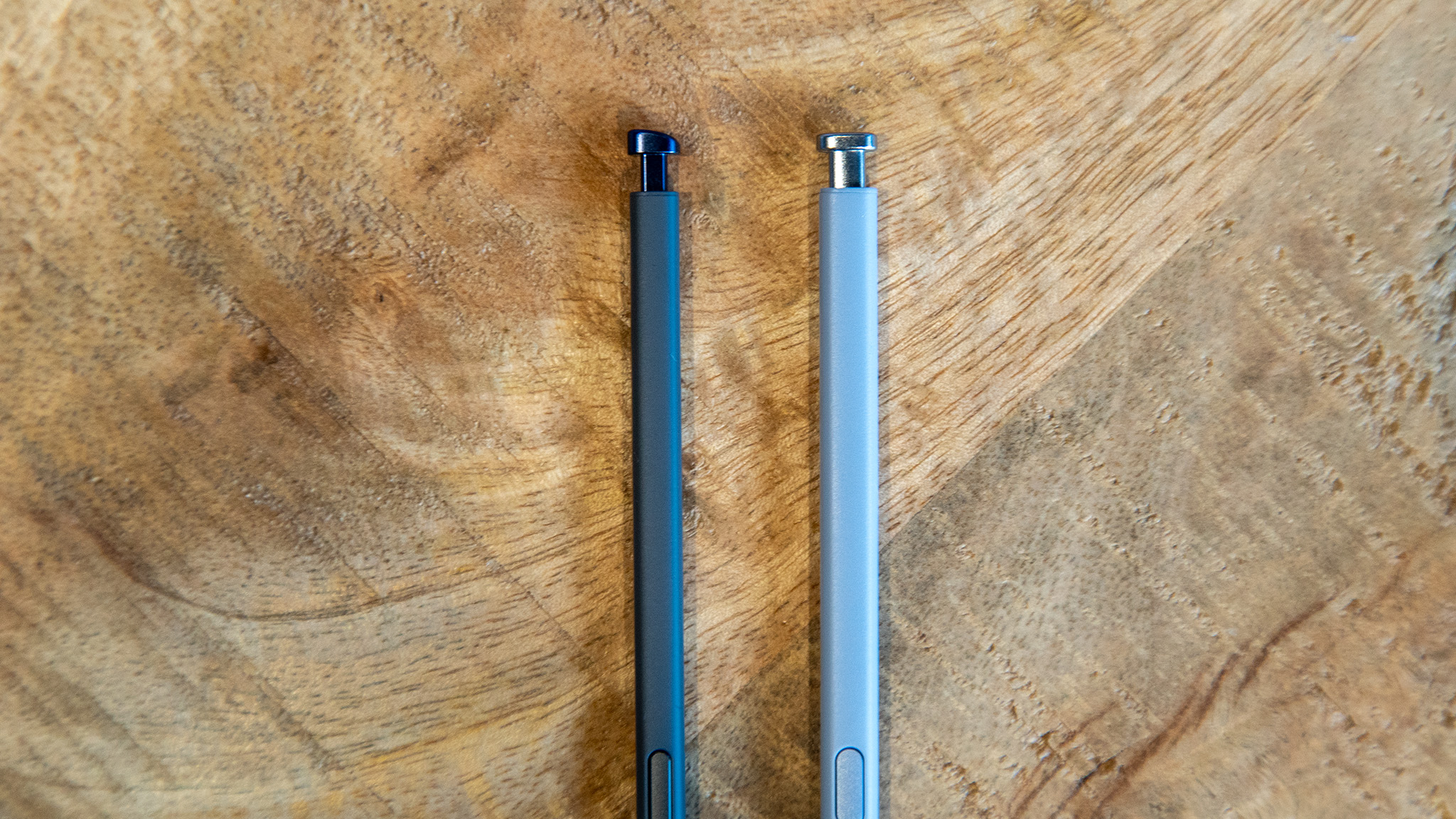 Comparing the Samsung Galaxy S26 Ultra and Galaxy S25 Ultra side by side