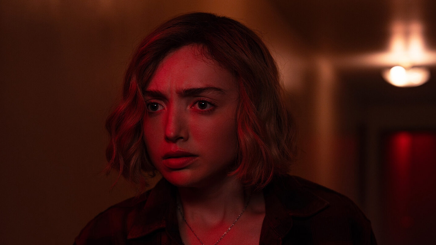 Peyton List as Maddie in School Spirits season 3.