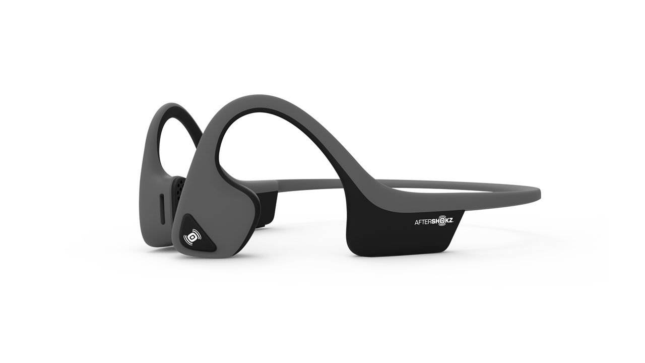 Aftershokz Trekz Air i sort på hvid baggrund